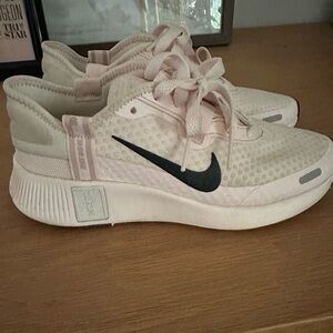 Nike Women’s Pink Sneakers
